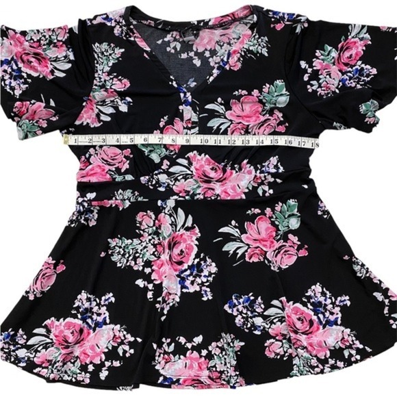 Torrid Womens Black Floral Flutter Sleeve V‎ Neck Peplum Top Size 0 (XL) - Picture 5 of 6